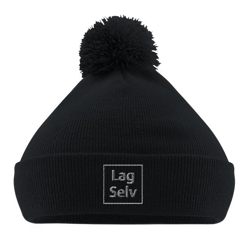 Stickad mössa med tofs och broderi | Designa din egen mössa