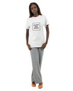 Designa din egen heavyweight-T-shirt för kvinnor med eget tryck
