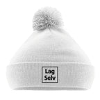 Stickad mössa med tofs och broderi | Designa din egen mössa