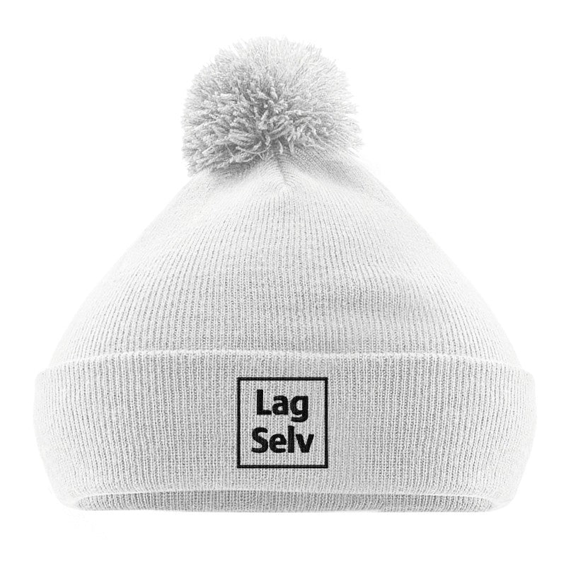 Stickad mössa med tofs och broderi | Designa din egen mössa
